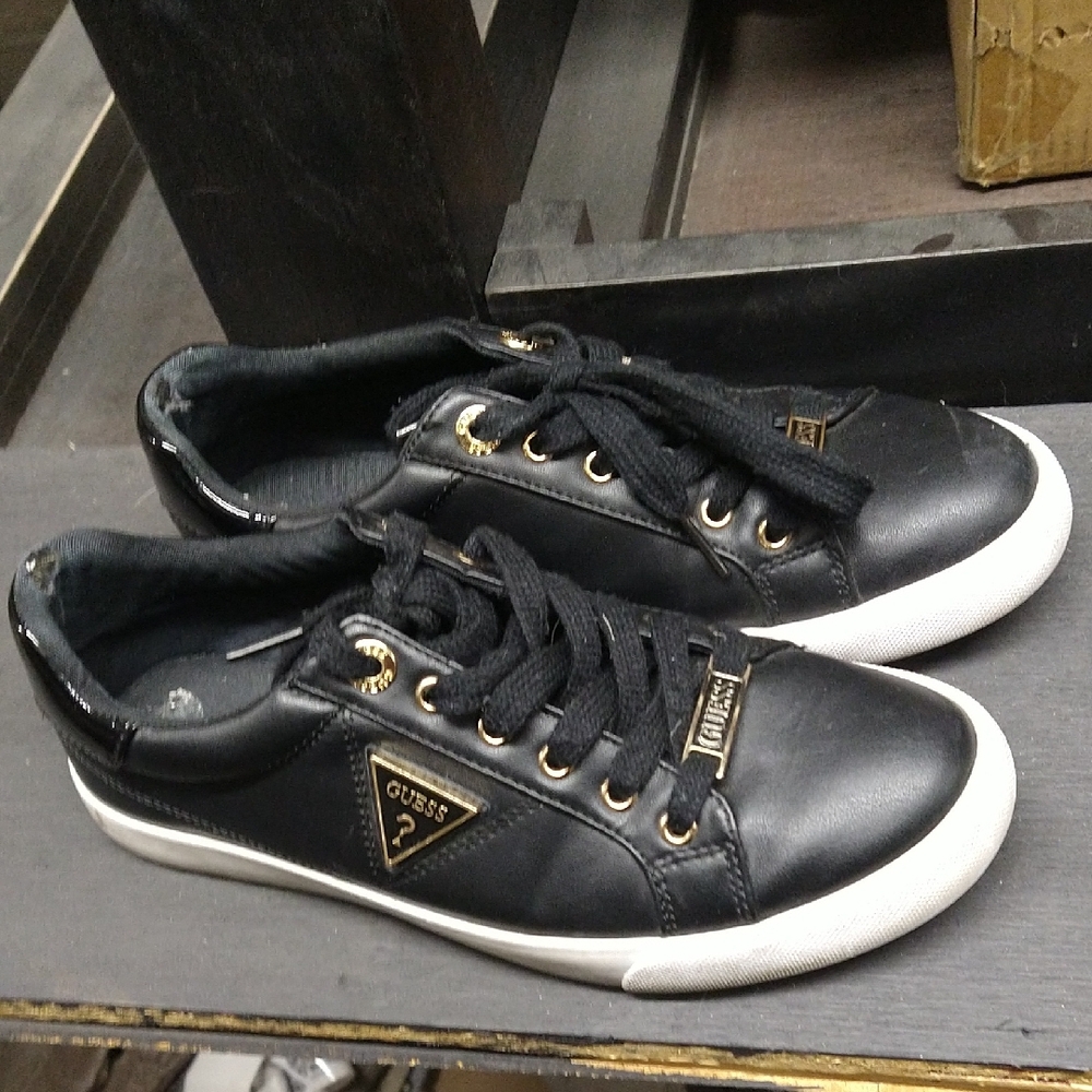 GUESS Loven Sneakers Size 7.5